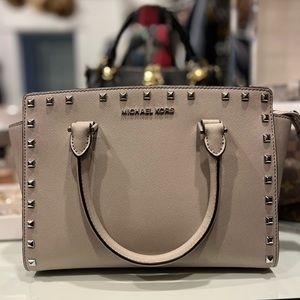 Like new Michael Kors handbag, crossbody